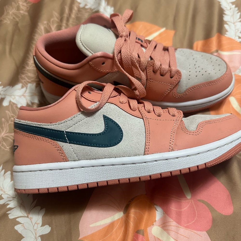 EUC Air Jordan 1 Womens size 7. Coral and Beige Sneakers with Teal. Worn once.